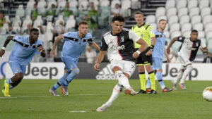 Cú đúp trong bóng đá là gì